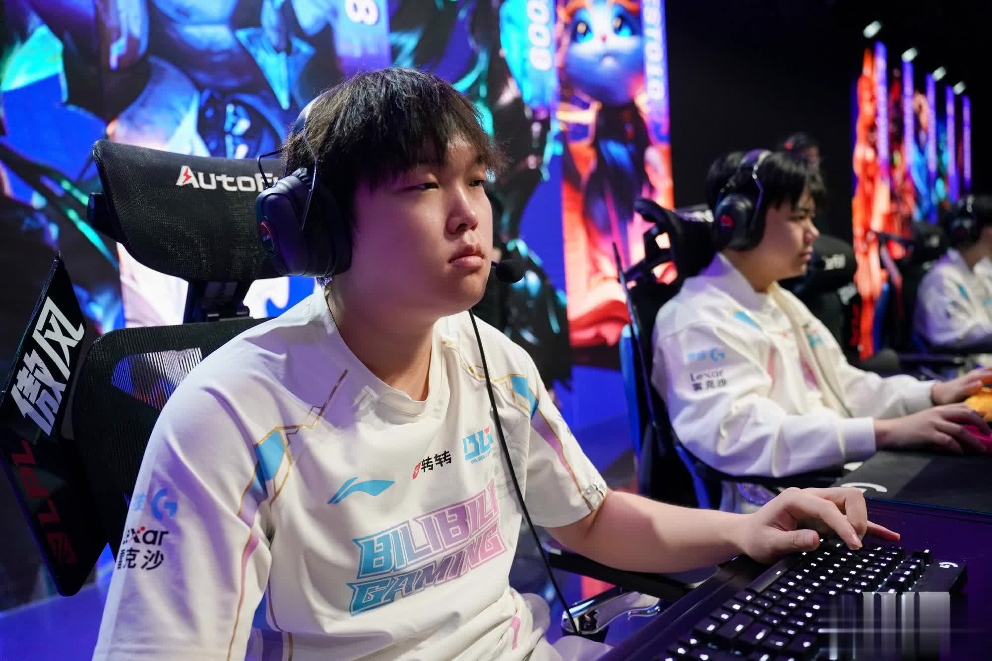 失误连续被, KFc