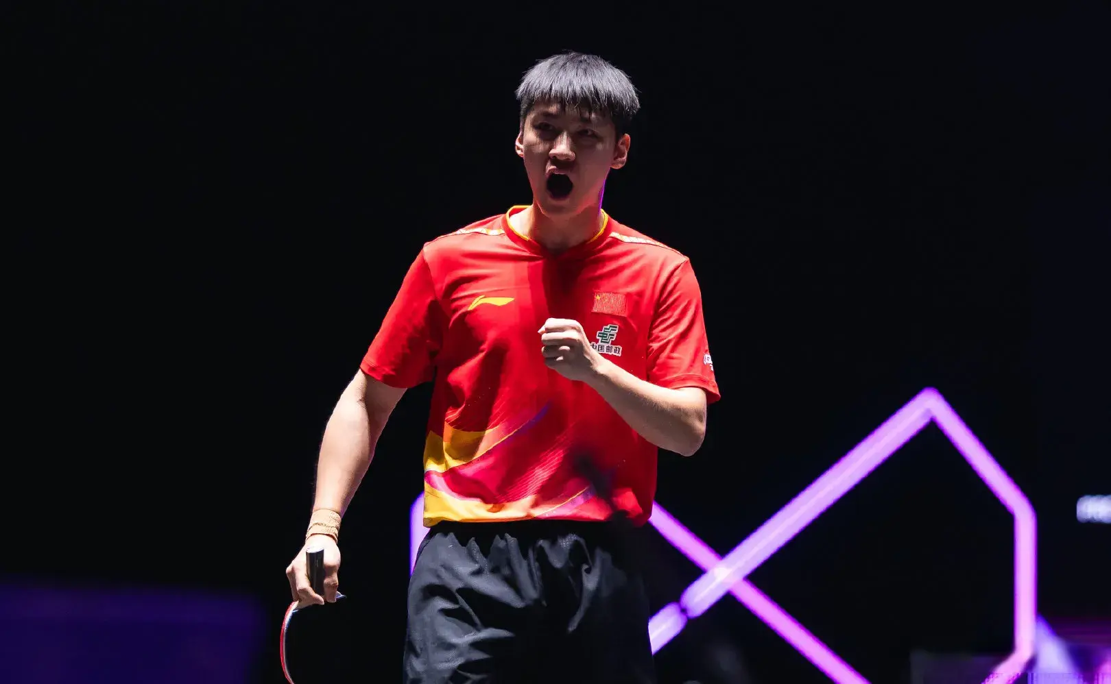 虽然被追进, 背的, 力强