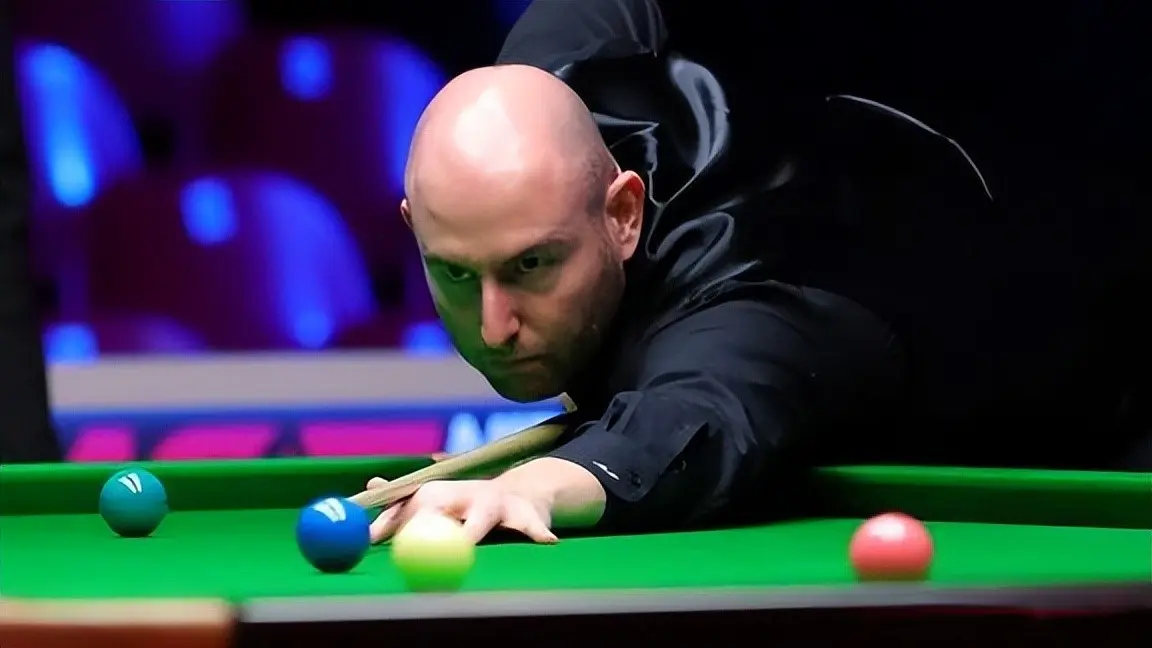 黄球做防守, 粉球锁定胜, 场比赛的赛 黄球做防守, 粉球锁定胜, 场比赛的赛